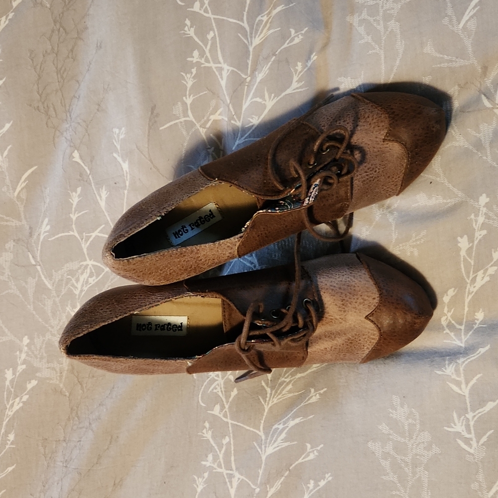 Not Rated sz 9.5 brown lace up heels